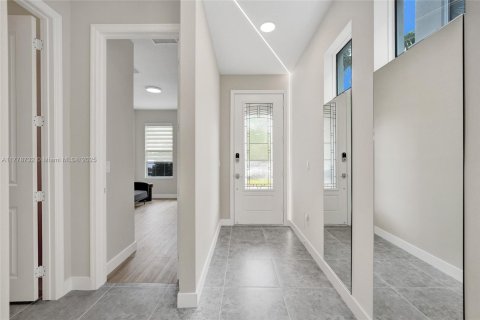 Купить виллу или дом в Холливуд, Флорида 5 спален, 232.35м2, № 1985622 - фото 2