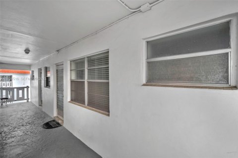 Condo in Lauderhill, Florida, 2 bedrooms  № 1992908 - photo 28