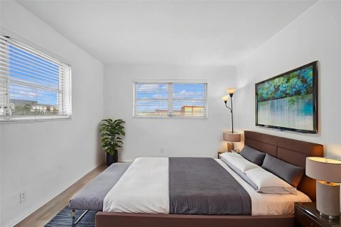 Condo in Lauderhill, Florida, 2 bedrooms  № 1992908 - photo 2