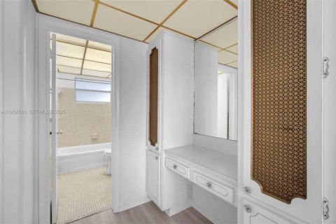 Condo in Lauderhill, Florida, 2 bedrooms  № 1992908 - photo 23