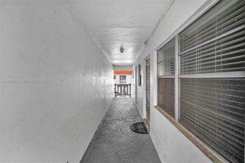 Condo in Lauderhill, Florida, 2 bedrooms  № 1992908 - photo 29
