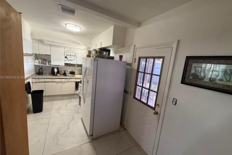 Villa ou maison à vendre à Miami Gardens, Floride: 3 chambres, 88.26 m2 № 1955623 - photo 3