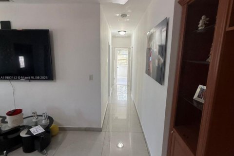 Villa ou maison à vendre à Miami Gardens, Floride: 3 chambres, 88.26 m2 № 1955623 - photo 12