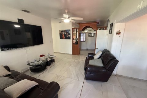 Villa ou maison à vendre à Miami Gardens, Floride: 3 chambres, 88.26 m2 № 1955623 - photo 1