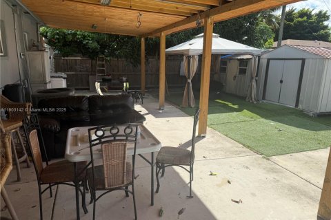 Villa ou maison à vendre à Miami Gardens, Floride: 3 chambres, 88.26 m2 № 1955623 - photo 4