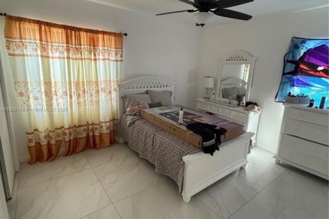 Villa ou maison à vendre à Miami Gardens, Floride: 3 chambres, 88.26 m2 № 1955623 - photo 11