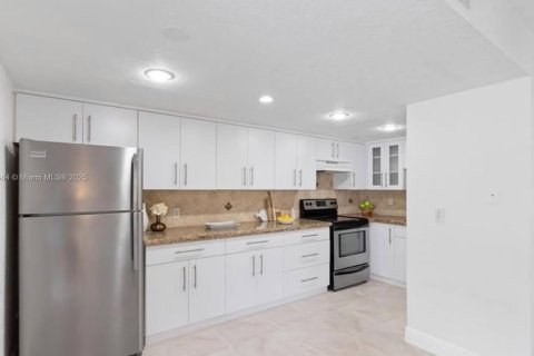 Townhouse in Margate, Florida 3 bedrooms, 130.06 sq.m. № 1726985 - photo 15
