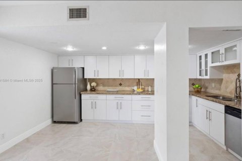 Townhouse in Margate, Florida 3 bedrooms, 130.06 sq.m. № 1726985 - photo 9