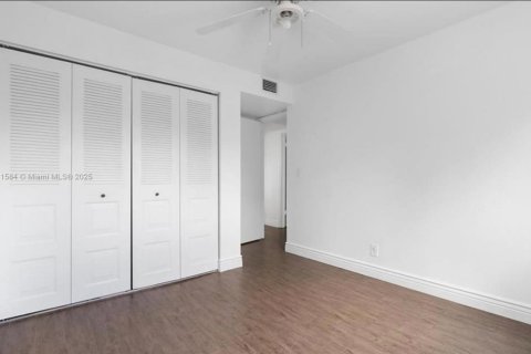 Townhouse in Margate, Florida 3 bedrooms, 130.06 sq.m. № 1726985 - photo 11