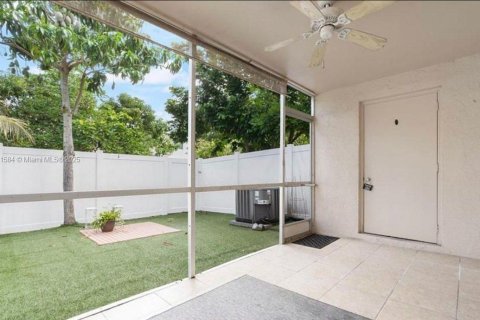 Townhouse in Margate, Florida 3 bedrooms, 130.06 sq.m. № 1726985 - photo 14