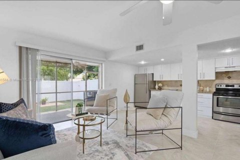 Townhouse in Margate, Florida 3 bedrooms, 130.06 sq.m. № 1726985 - photo 16