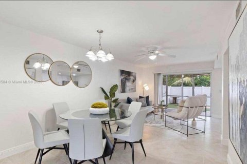 Townhouse in Margate, Florida 3 bedrooms, 130.06 sq.m. № 1726985 - photo 1