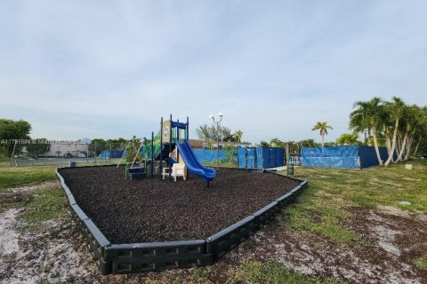 Townhouse in Margate, Florida 3 bedrooms, 130.06 sq.m. № 1726985 - photo 27