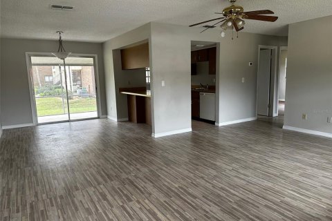 Снять в аренду квартиру в Делтона, Флорида 6 комнат, 98.85м2, № 2150533 - фото 3