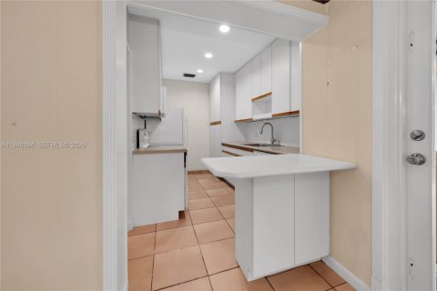 Villa ou maison à vendre à Miami, Floride: 4 chambres, 131.55 m2 № 2004823 - photo 11