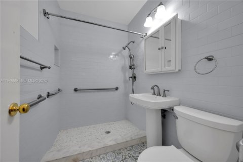 Villa ou maison à vendre à Miami, Floride: 4 chambres, 131.55 m2 № 2004823 - photo 18