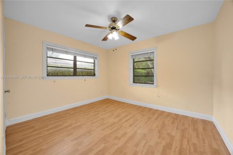 Villa ou maison à vendre à Miami, Floride: 4 chambres, 131.55 m2 № 2004823 - photo 17