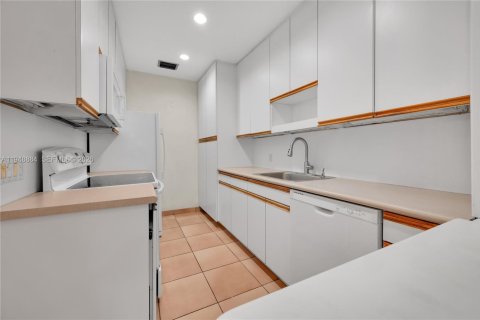 Villa ou maison à vendre à Miami, Floride: 4 chambres, 131.55 m2 № 2004823 - photo 12