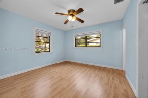 Villa ou maison à vendre à Miami, Floride: 4 chambres, 131.55 m2 № 2004823 - photo 14