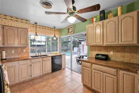 Casa en venta en Homestead, Florida, 3 dormitorios, 137.31 m2 № 1933172 - foto 14