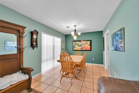 Casa en venta en Homestead, Florida, 3 dormitorios, 137.31 m2 № 1933172 - foto 12