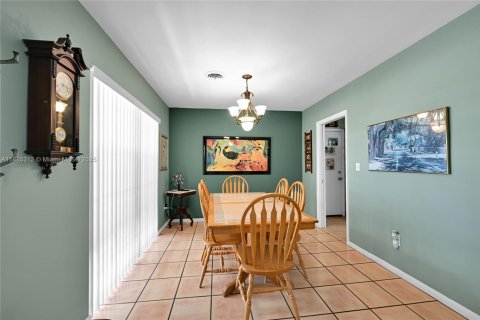 Casa en venta en Homestead, Florida, 3 dormitorios, 137.31 m2 № 1933172 - foto 13
