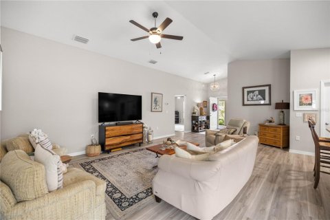 House in Summerfield, Florida 3 bedrooms, 166.67 sq.m. № 1914428 - photo 6