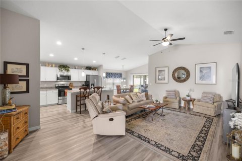 House in Summerfield, Florida 3 bedrooms, 166.67 sq.m. № 1914428 - photo 5