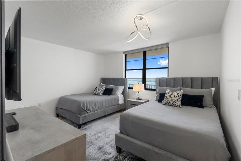 Condo in South Pasadena, Florida, 2 bedrooms № 2381018 - photo 21