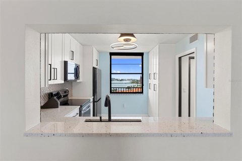 Condo in South Pasadena, Florida, 2 bedrooms № 2381018 - photo 9