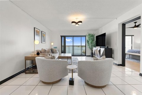 Condo in South Pasadena, Florida, 2 bedrooms № 2381018 - photo 5