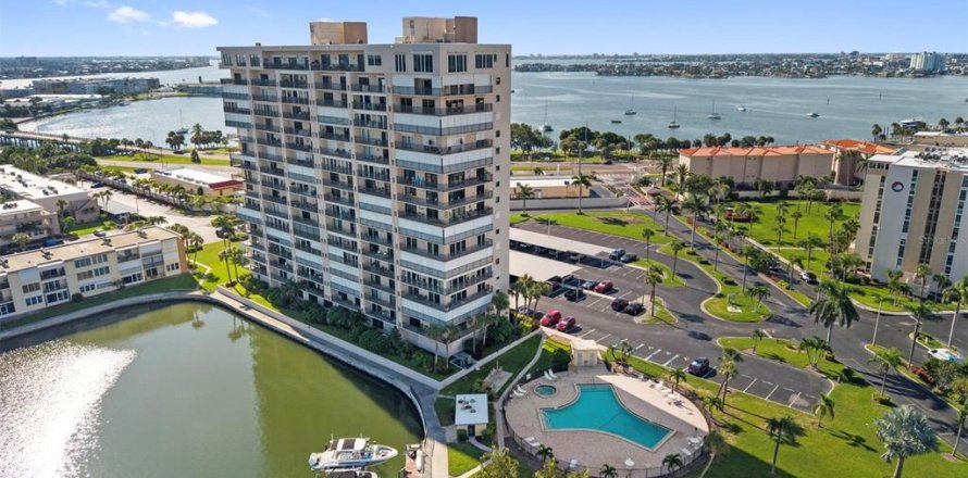 Condo in South Pasadena, Florida, 2 bedrooms № 2381018