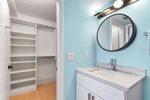 Condo in South Pasadena, Florida, 2 bedrooms № 2381018 - photo 19