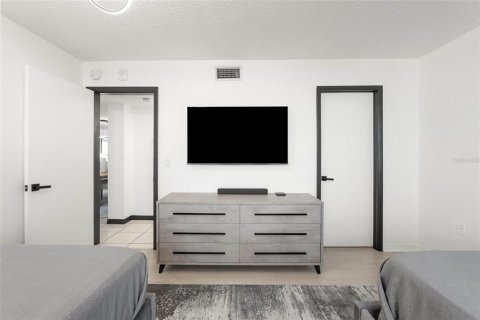 Condo in South Pasadena, Florida, 2 bedrooms № 2381018 - photo 23