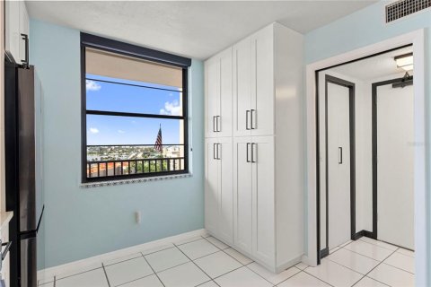 Condo in South Pasadena, Florida, 2 bedrooms № 2381018 - photo 11