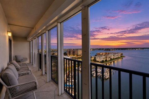 Condo in South Pasadena, Florida, 2 bedrooms № 2381018 - photo 2