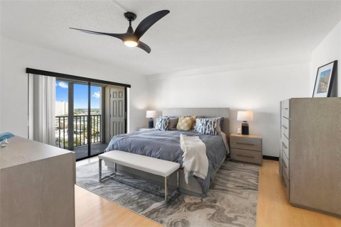 Condo in South Pasadena, Florida, 2 bedrooms № 2381018 - photo 15