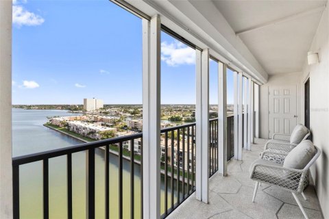 Condo in South Pasadena, Florida, 2 bedrooms № 2381018 - photo 12