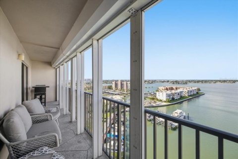 Condo in South Pasadena, Florida, 2 bedrooms № 2381018 - photo 13