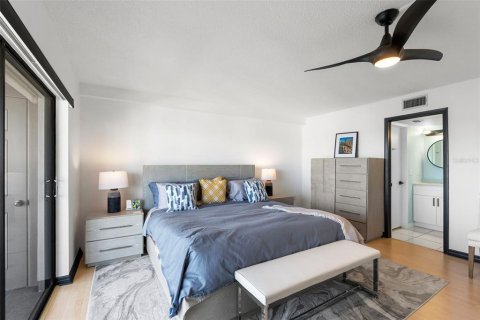 Condo in South Pasadena, Florida, 2 bedrooms № 2381018 - photo 17