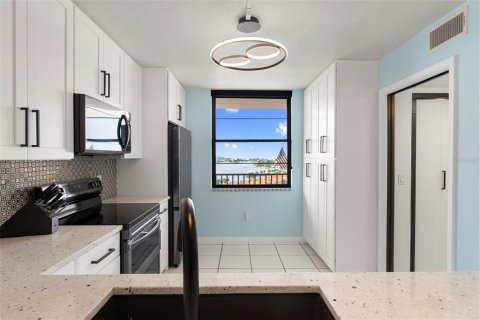Condo in South Pasadena, Florida, 2 bedrooms № 2381018 - photo 10