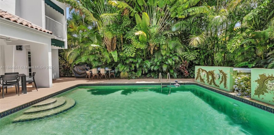Villa ou maison à Coral Gables, Floride 4 chambres, 250.46 m2 № 1845895