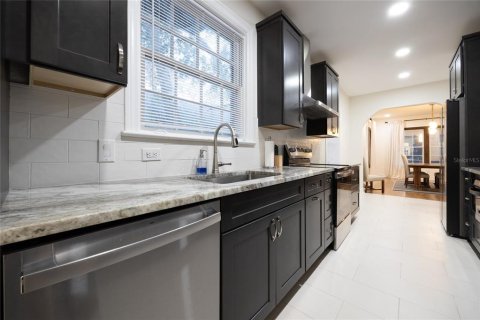 House in Gainesville, Florida 3 bedrooms, 200.48 sq.m. № 1916942 - photo 27