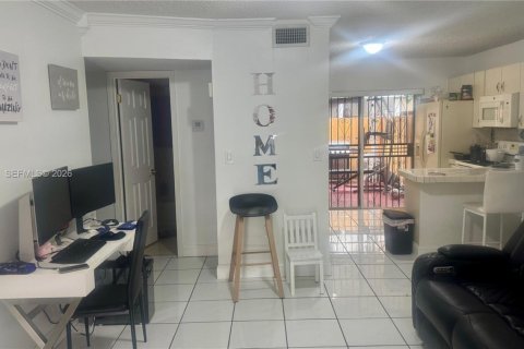Copropriété à louer à Hialeah, Floride: 2 chambres, 91.04 m2 № 2401995 - photo 7