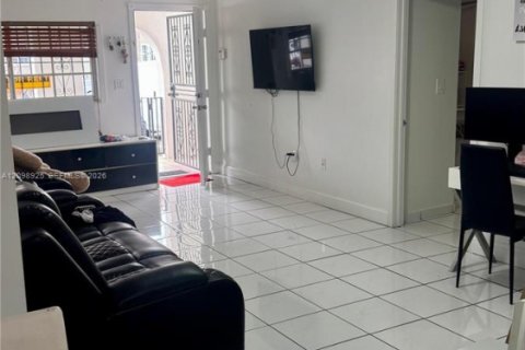 Condo à Hialeah, Floride, 2 chambres  № 2401995