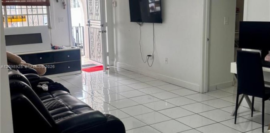 Condo à Hialeah, Floride, 2 chambres  № 2401995