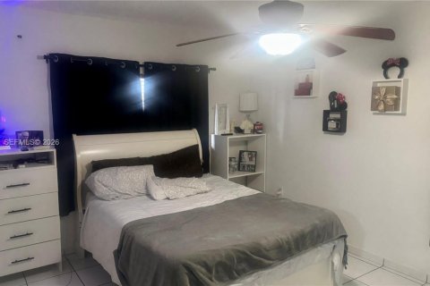 Copropriété à louer à Hialeah, Floride: 2 chambres, 91.04 m2 № 2401995 - photo 5