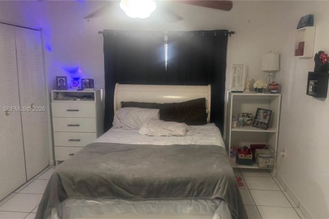 Copropriété à louer à Hialeah, Floride: 2 chambres, 91.04 m2 № 2401995 - photo 4