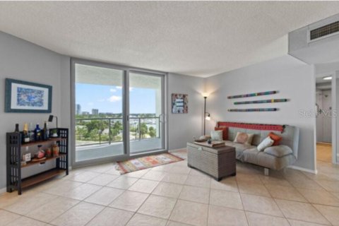 Condominio en alquiler en Sarasota, Florida, 2 dormitorios, 146.32 m2 № 2258645 - foto 6