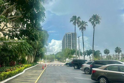 Снять в аренду кондоминиум в Майами, Флорида № 2005084 - фото 16